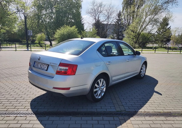 Skoda Octavia cena 35900 przebieg: 323000, rok produkcji 2016 z Elbląg małe 106